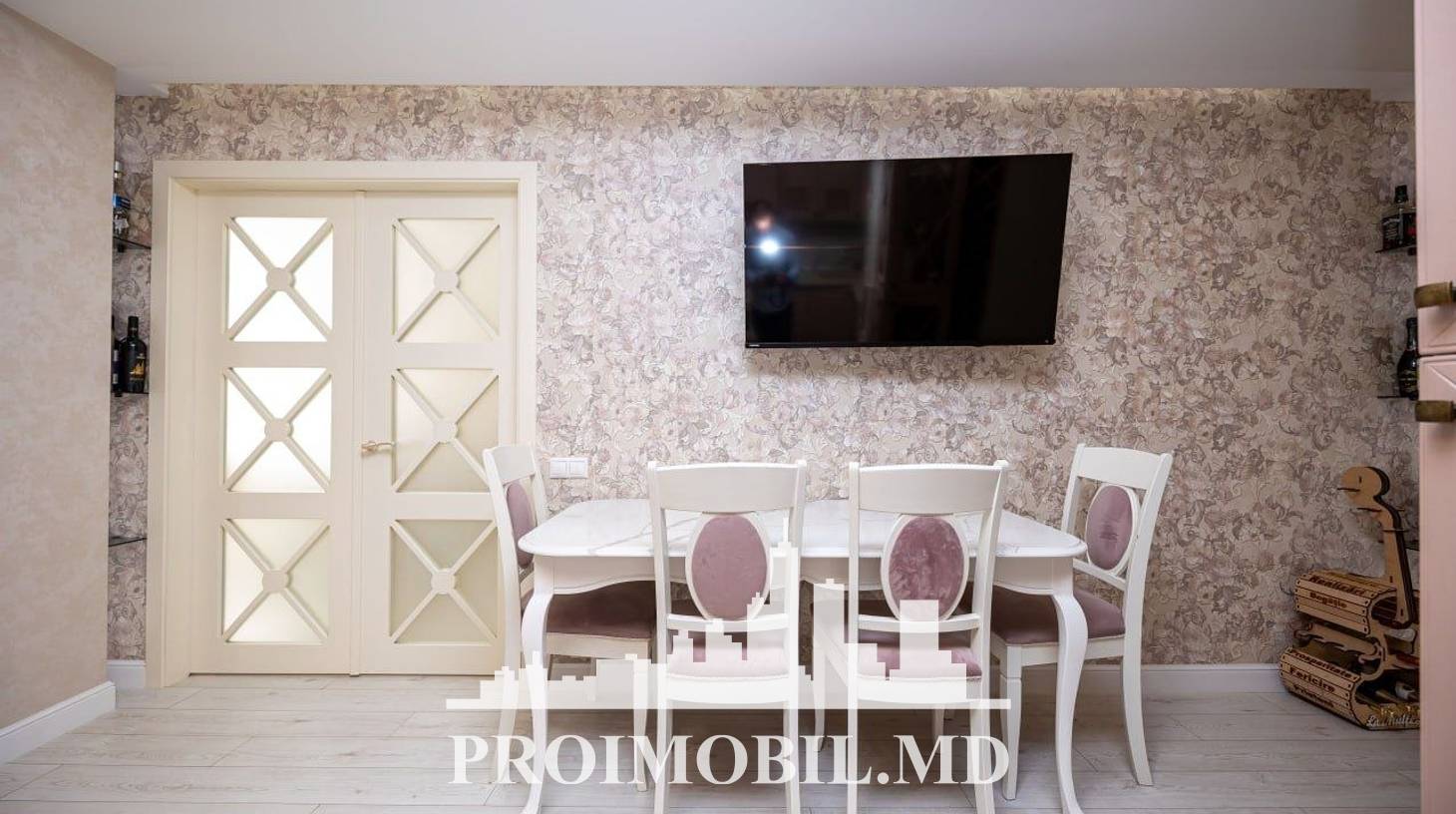 https://images.proimobil.md/zPKqvyDWXmEk2PvEcSXJ1QomfvpMDRKju2Cnm2GXZe0/watermark:0.75:so:0:30:0.39/resize:fill:1460:816:1/gravity:ce/bG9jYWw6Ly8vZXN0YXRlL2xyL2FmNzE1MmUwLTM3NzUtNDM4YS04OWU2LWQ0OGFlYzI5YjlkOC5qcGVn