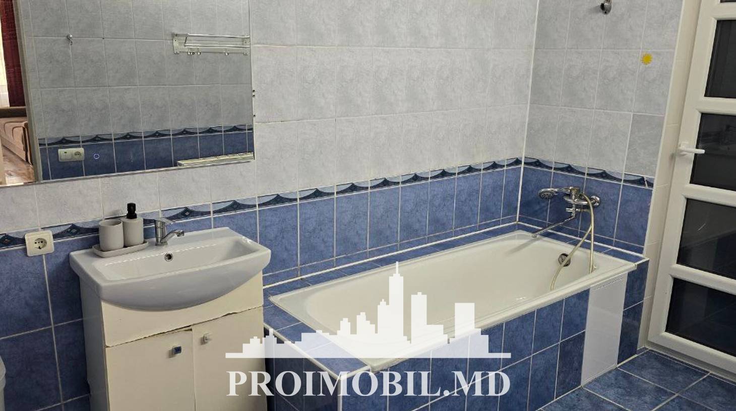 https://images.proimobil.md/zPiMdyPGWugNNnSf-A5NOcN8tJ1FoP0seP8AeJjUj-0/watermark:0.75:so:0:30:0.39/resize:fill:1460:816:1/gravity:ce/bG9jYWw6Ly8vZXN0YXRlL2xyLzNlZDM5MDlkLTdhOGYtNDMzOC04MDNhLTNlYTRhMjIyZGFhZS5qcGVn