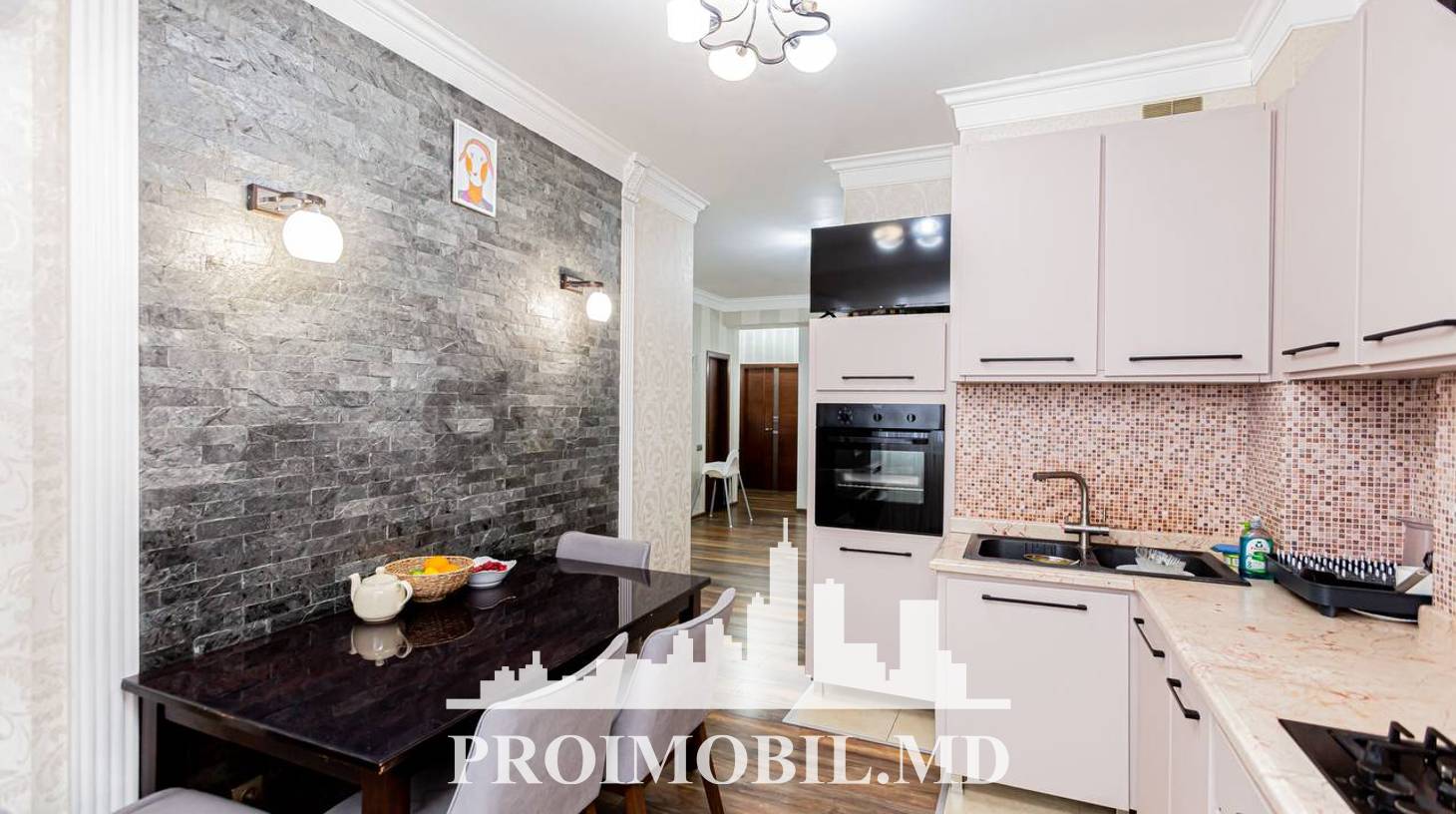 https://images.proimobil.md/zQMpGNwyVEEW3TO6OnyK2Ma-qZisvLb3-r2U3zuMCYA/watermark:0.75:so:0:30:0.39/resize:fill:1460:816:1/gravity:ce/bG9jYWw6Ly8vZXN0YXRlL2xyLzE2NDAxMTk1LTcyMzMtNDExZS04MDMyLWY5ZjcyYjgzMTc2Ni5qcGVn
