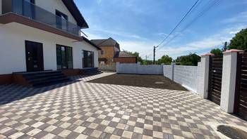 https://images.proimobil.md/zYtFlD588yjQZs1B2D0FKE6eUpefOtGDtXt_ebufBSE/resize:fill:350:198:1/gravity:ce/bG9jYWw6Ly8vZXN0YXRlL2xyLzljNjVlMDJjLWQ3MzYtNDA0My05MjFhLTY1OWEzOWY2ZDMxZS5qcGVn