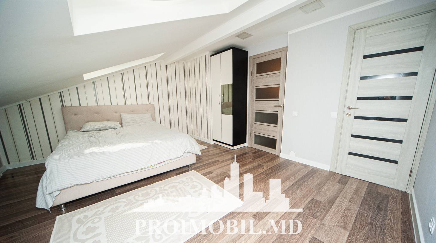 https://images.proimobil.md/z_O_JBkFP_3Sger80fFrBQcfybg0je7Ol95QMHCpms4/watermark:0.75:so:0:30:0.39/resize:fill:1460:816:1/gravity:ce/bG9jYWw6Ly8vZXN0YXRlL2xyL2JiNjY2OTFmLTE2ZmEtNDc4OS04NjhiLWI1NDAzNmQzODIyZi5qcGVn