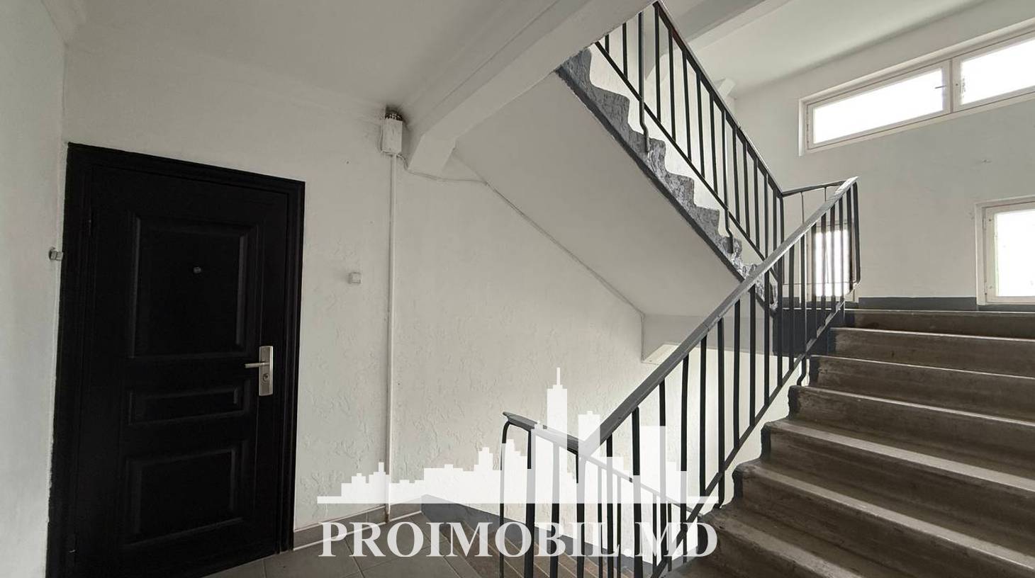 https://images.proimobil.md/zcrOD2Mu1Bx6qzSpFfQMmUJ7k1taFMFQdSK01A2aOxw/watermark:0.75:so:0:30:0.39/resize:fill:1460:816:1/gravity:ce/bG9jYWw6Ly8vZXN0YXRlL2xyLzU3OTkwNzc0LWE5YzYtNGRiZC05NzlmLTFjNWM3MmIxZDRjMC5qcGVn