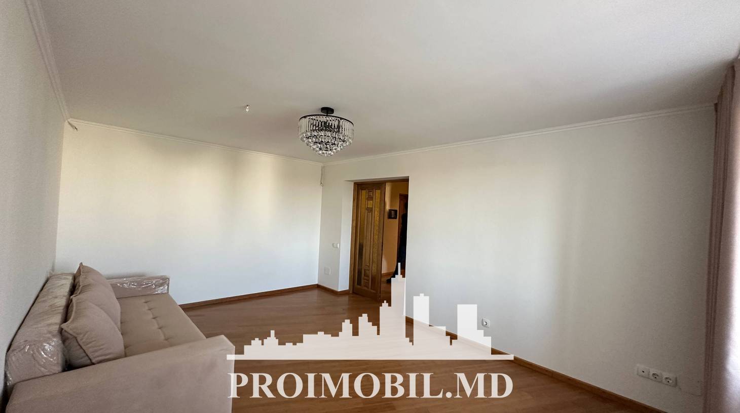 https://images.proimobil.md/zdaajq3X-HlNzwOH1eSl2RuehQ5H7hMa-hYyIgaUz1U/watermark:0.75:so:0:30:0.39/resize:fill:1460:816:1/gravity:ce/bG9jYWw6Ly8vZXN0YXRlL2xyLzdhZWFiNjI3LWJiNjMtNDdkYy1iMGZjLWE5NDNhYmFlOWI5NC5qcGVn
