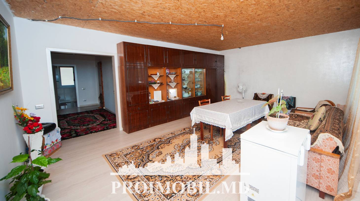 https://images.proimobil.md/zeKYnlyrMa4YYvRXOJJ_PSYZuO6HrDt7Niz7xJu-8uA/watermark:0.75:so:0:30:0.39/resize:fill:1460:816:1/gravity:ce/bG9jYWw6Ly8vZXN0YXRlL2xyLzNhZjM0NzE3LWMxYjYtNDNkMS1iZDk3LWIzZTZmMmJlOTU1NS5qcGVn