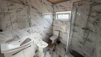 https://images.proimobil.md/zep1Uxhs3hX2hi67nFcIXMN9YHnRIAL8zkpqnW0wy-E/resize:fill:350:198:1/gravity:ce/bG9jYWw6Ly8vZXN0YXRlL2xyL2JhYzc1Yzc0LTgzNGEtNDQyNy05MTg2LTYzYWU2NzUzMzUwYy5qcGVn