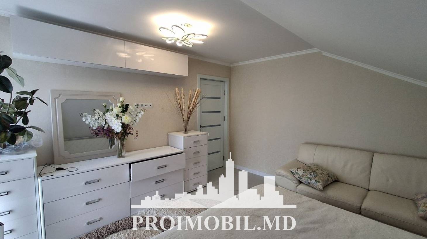 https://images.proimobil.md/ziRczAB3EGGfv7LuxqH2OzNi0vF7F2O3t7mIwy4wIsg/watermark:0.75:so:0:30:0.39/resize:fill:1460:816:1/gravity:ce/bG9jYWw6Ly8vZXN0YXRlL2xyLzg0Y2ZlNTVlLTcyZWMtNDhmNy1hMDAyLWQ1NzY2ZmQ4NDJiOS5qcGVn