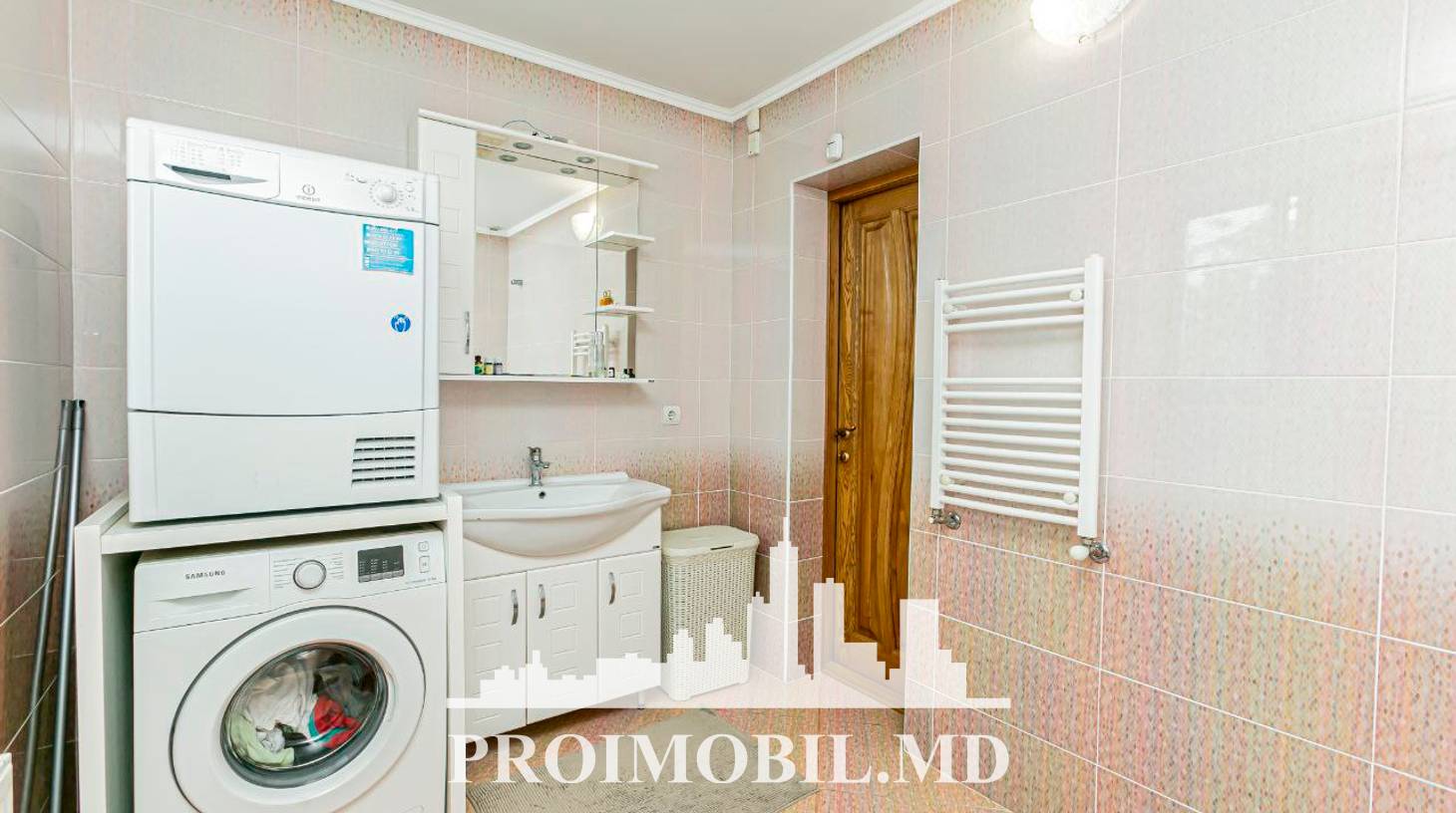 https://images.proimobil.md/zj-WZbV8zWqwKsC5HeMO4qY6e26Zrh37T1zftz3hT2M/watermark:0.75:so:0:30:0.39/resize:fill:1460:816:1/gravity:ce/bG9jYWw6Ly8vZXN0YXRlL2xyL2YwY2MyZDc3LTk2YmQtNDcwOC05ZWRiLTU5MWRmOTE1ODI3YS5qcGVn