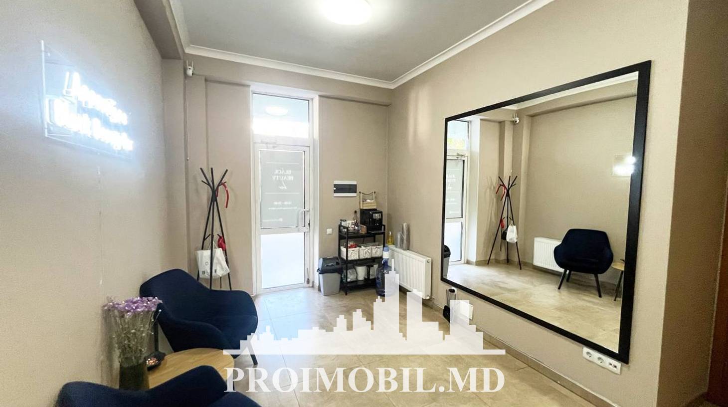 https://images.proimobil.md/zleMT_-dsDH5wyQyzpKE9KsR21IgMfy5t0uKRTiwZuY/watermark:0.75:so:0:30:0.39/resize:fill:1460:816:1/gravity:ce/bG9jYWw6Ly8vZXN0YXRlL2xyL2FjMjFiMzY5LTVkMmEtNDIwNS1hOGNjLThhODQ1OWMyZGQxMi5qcGVn