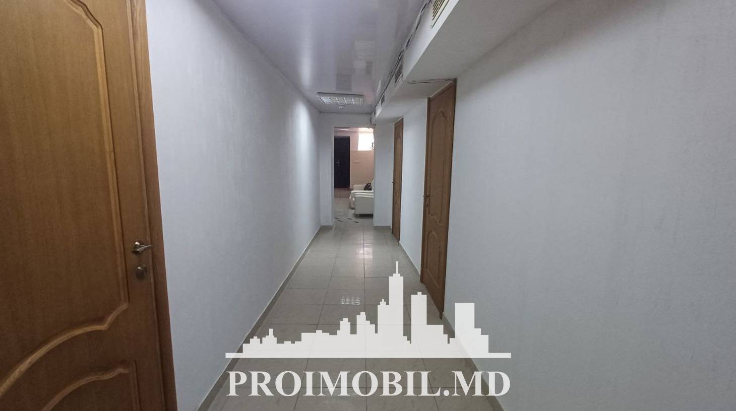 https://images.proimobil.md/zmb4_mfKSNa0IoE7QE9y2dHvXHBHDrnOEAZHV6oFQO4/watermark:0.75:so:0:30:0.39/resize:fill:1460:816:1/gravity:ce/bG9jYWw6Ly8vZXN0YXRlL2xyL2Q5ZGMyZjcxLWI1NDktNDhiMS1iYzIxLWM0MjVkYjE0ZTUzMy5qcGVn