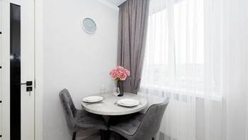https://images.proimobil.md/znYUu1UTUgYpiV3Wo30ek1j1LW4r7G-ChyTRofw8zRE/resize:fill:350:198:1/gravity:ce/bG9jYWw6Ly8vZXN0YXRlL2xyLzczZjBkZjlmLTBhNmQtNDU2My04YzYwLTk2NTRiNGY4YjNmMi5qcGVn