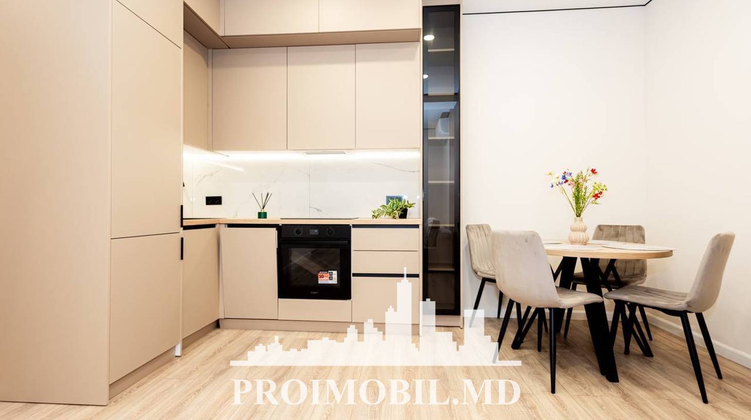 https://images.proimobil.md/zoR0Kz0CsKAhJxLN0GnULy3BOwk2Sst-nE5dcV4JA2c/watermark:0.75:so:0:30:0.39/resize:fill:1460:816:1/gravity:ce/bG9jYWw6Ly8vZXN0YXRlL2xyLzYwNjFhZjVlLThkZWEtNDNmOC1iMTM5LWFhMTc3ZTQ4MDg4Ni5qcGVn