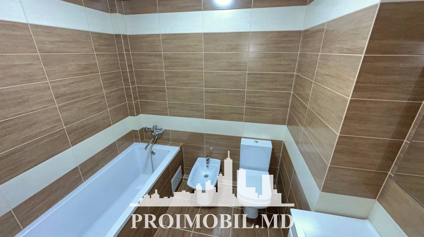 https://images.proimobil.md/zpbDE-Pg6W1eYEtk8BWOnxwuvEUuE5G5zalW3M9J3no/watermark:0.75:so:0:30:0.39/resize:fill:1460:816:1/gravity:ce/bG9jYWw6Ly8vZXN0YXRlL2xyLzg0Y2UyZWM3LTVmM2MtNDY2YS1hMzQxLWJhNTU0ZTY4NmNmMy5qcGVn