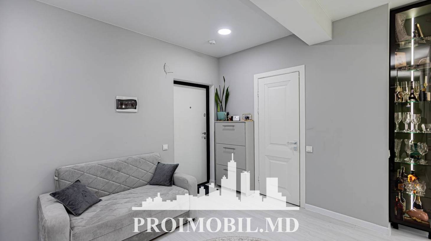 https://images.proimobil.md/zq2A6l20RxMSB5cVb50ORlk9tieH86IaG0PyBo2_BhA/watermark:0.75:so:0:30:0.39/resize:fill:1460:816:1/gravity:ce/bG9jYWw6Ly8vZXN0YXRlL2xyL2Q1M2VmZWRkLWNiYTQtNDY2Yi05ZjI5LWYyYzY5MGQxMDdiYS5qcGVn