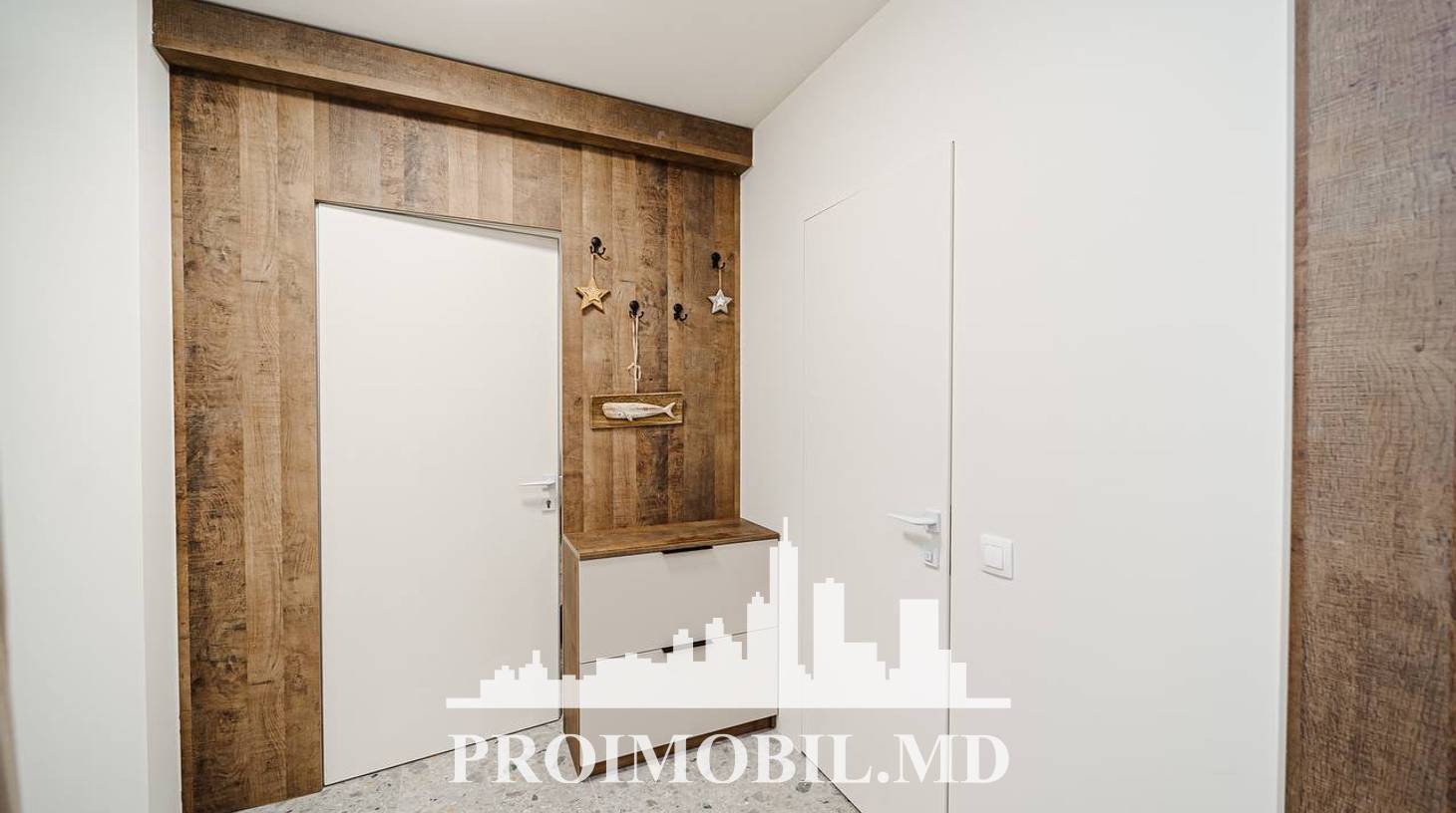https://images.proimobil.md/zqLFx3PdP1T7YrIkhTglgQr9d3v4lRclU7tfNCmuqHs/watermark:0.75:so:0:30:0.39/resize:fill:1460:816:1/gravity:ce/bG9jYWw6Ly8vZXN0YXRlL2xyL2JiNjAzODNmLTU3ZDgtNGZjMy1hYWQ0LTU4MmM2ZThhYmEyNC5qcGVn