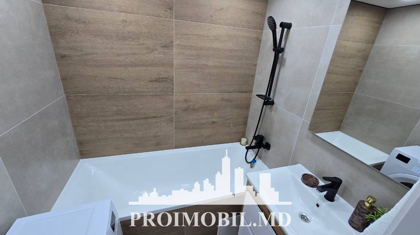https://images.proimobil.md/ztyFlqYm6jkIYy0dl4xwyx9ZtKsxT0BCxgo3PjQj2gQ/watermark:0.75:so:0:30:0.39/resize:fill:1460:816:1/gravity:ce/bG9jYWw6Ly8vZXN0YXRlL2xyLzA0ODNiMDZkLWNmZWItNDQ3ZS05MzA3LTRmOTNmYThhYWJhYy5qcGVn