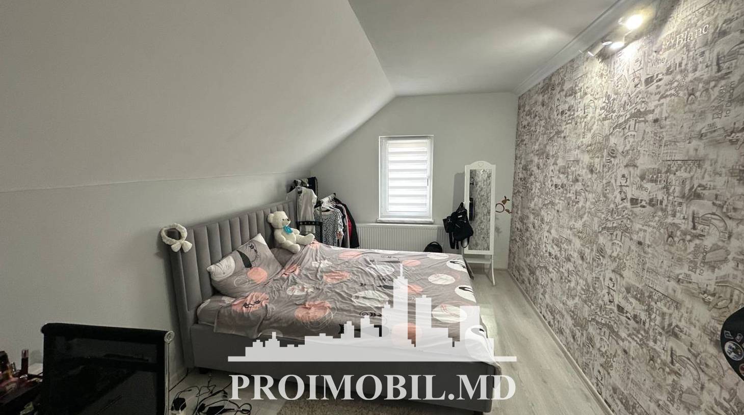 https://images.proimobil.md/zvLR5vuXXU1QLgct4tpTLCPC6Ok2uQF46f-yRwQAeno/watermark:0.75:so:0:30:0.39/resize:fill:1460:816:1/gravity:ce/bG9jYWw6Ly8vZXN0YXRlL2xyLzQ0MDA5OTg2LTExMWQtNGU1NC1hYWJkLWY1YWI2NTg1YmMxZC5qcGVn